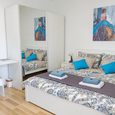 Apartment Pemper - Self check in&check out Otočac Esterno foto
