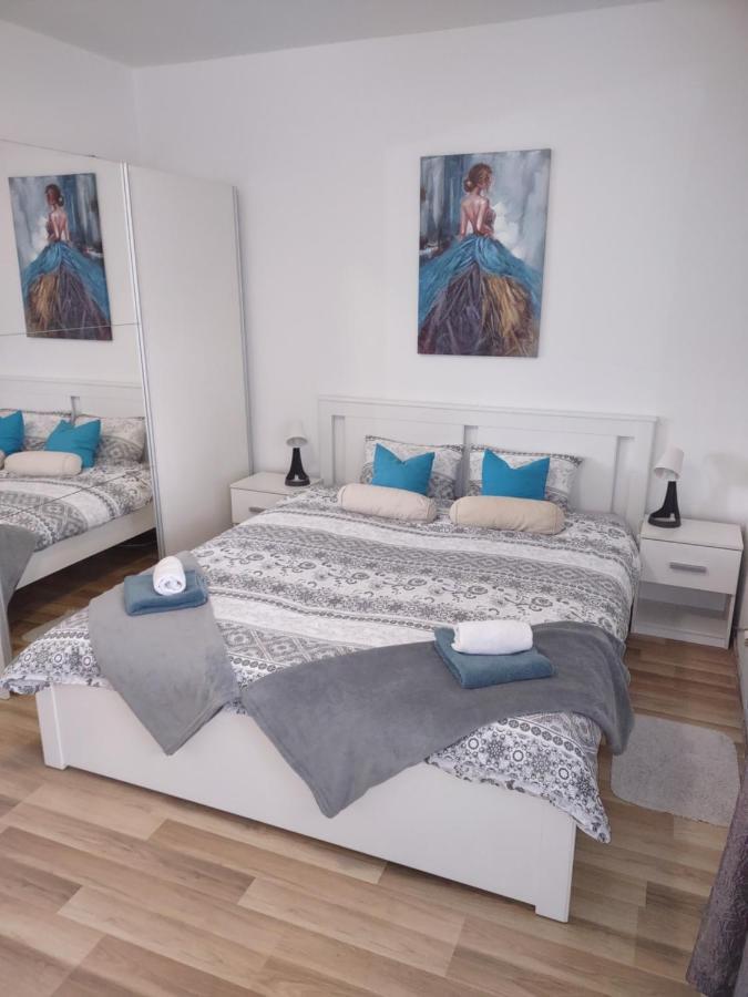 Apartment Pemper - Self check in&check out Otočac Esterno foto