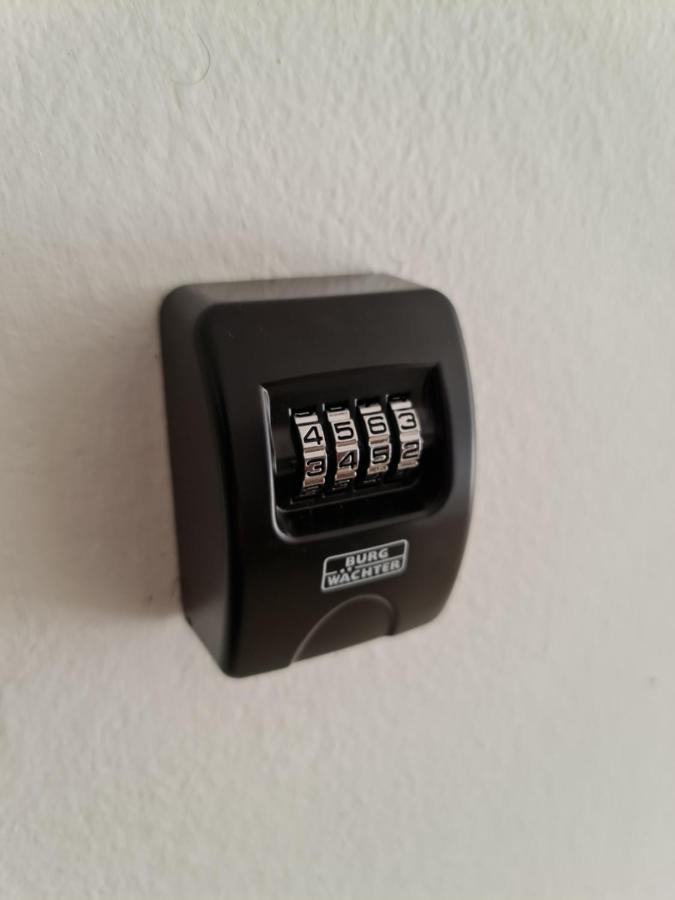 Apartment Pemper - Self check in&check out Otočac Esterno foto