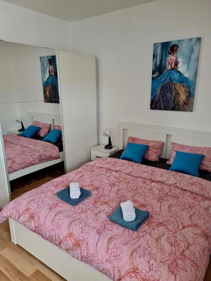 Apartment Pemper - Self check in&check out Otočac Esterno foto