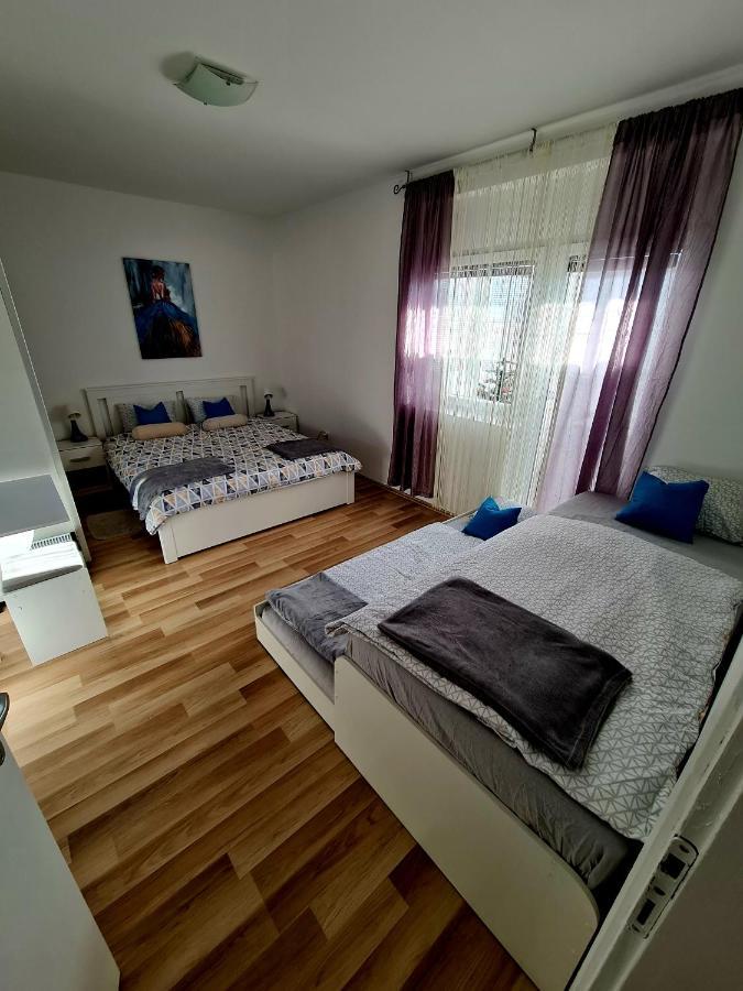 Apartment Pemper - Self check in&check out Otočac Esterno foto