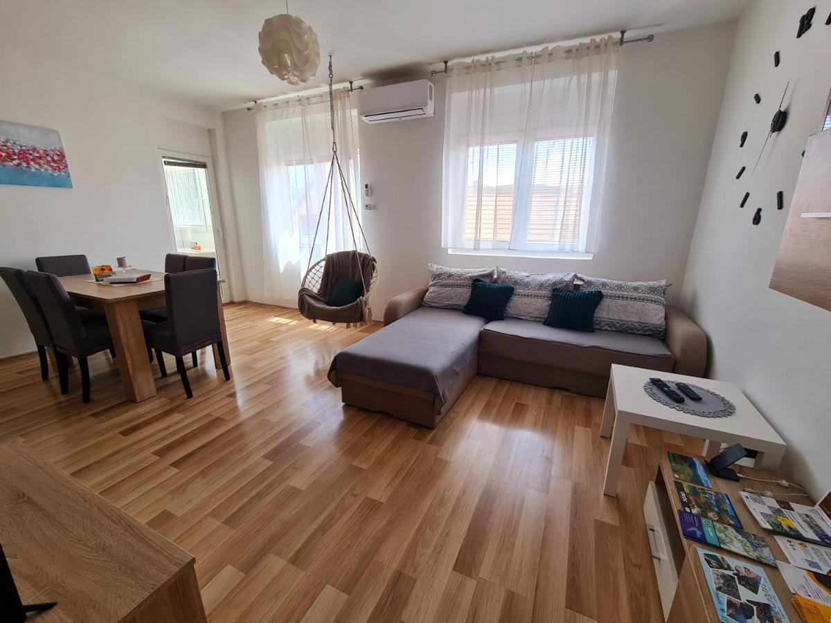 Apartment Pemper - Self check in&check out Otočac Esterno foto