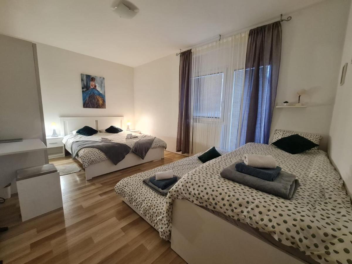 Apartment Pemper - Self check in&check out Otočac Esterno foto