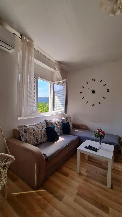 Apartment Pemper - Self check in&check out Otočac Esterno foto