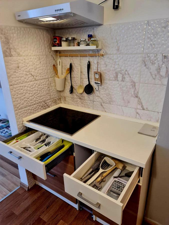Apartment Pemper - Self check in&check out Otočac Esterno foto
