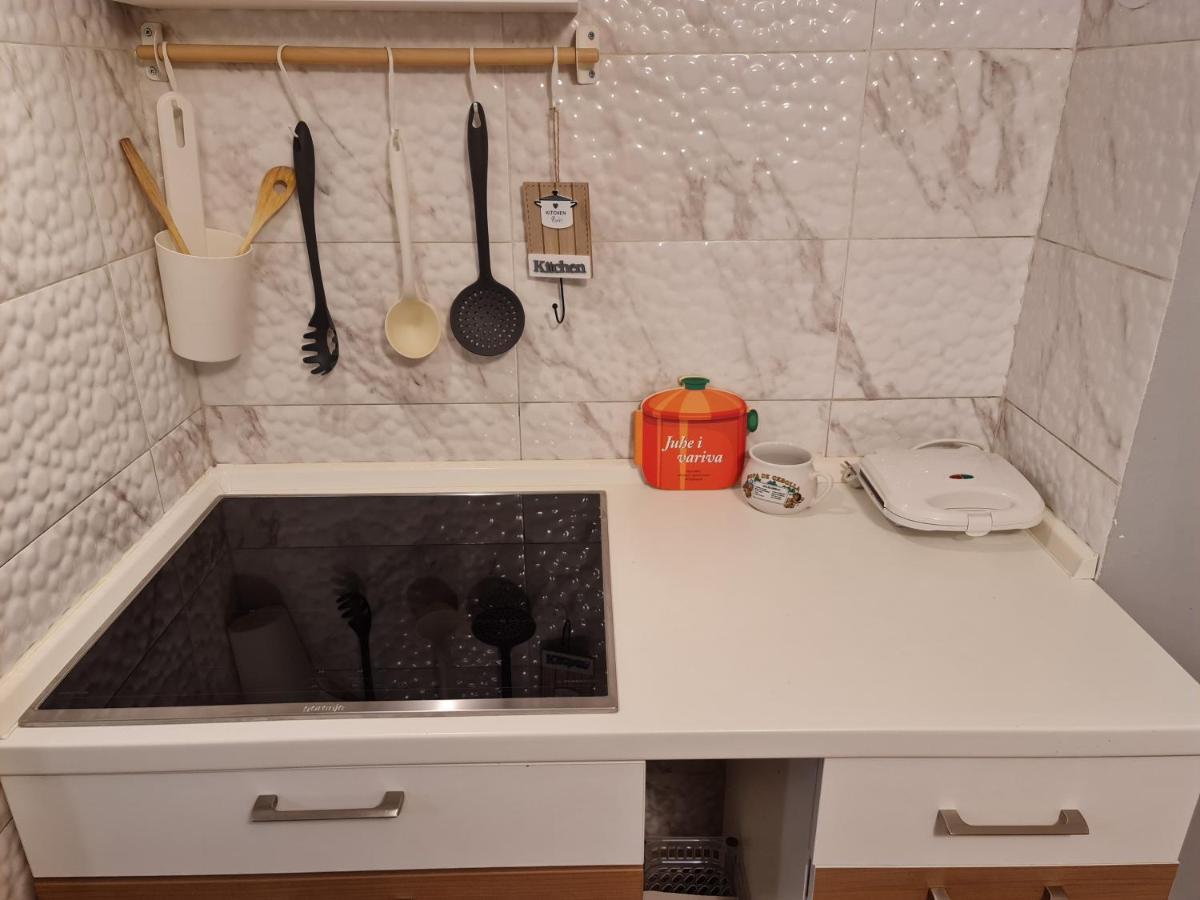 Apartment Pemper - Self check in&check out Otočac Esterno foto