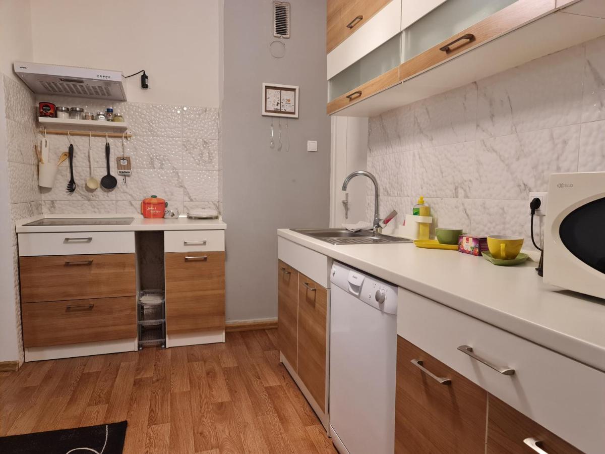 Apartment Pemper - Self check in&check out Otočac Esterno foto
