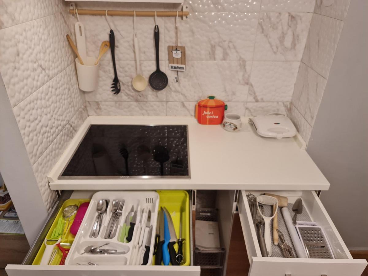 Apartment Pemper - Self check in&check out Otočac Esterno foto