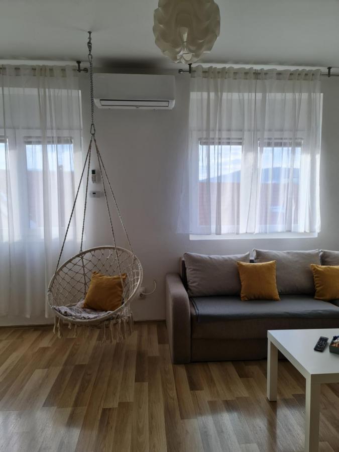 Apartment Pemper - Self check in&check out Otočac Esterno foto