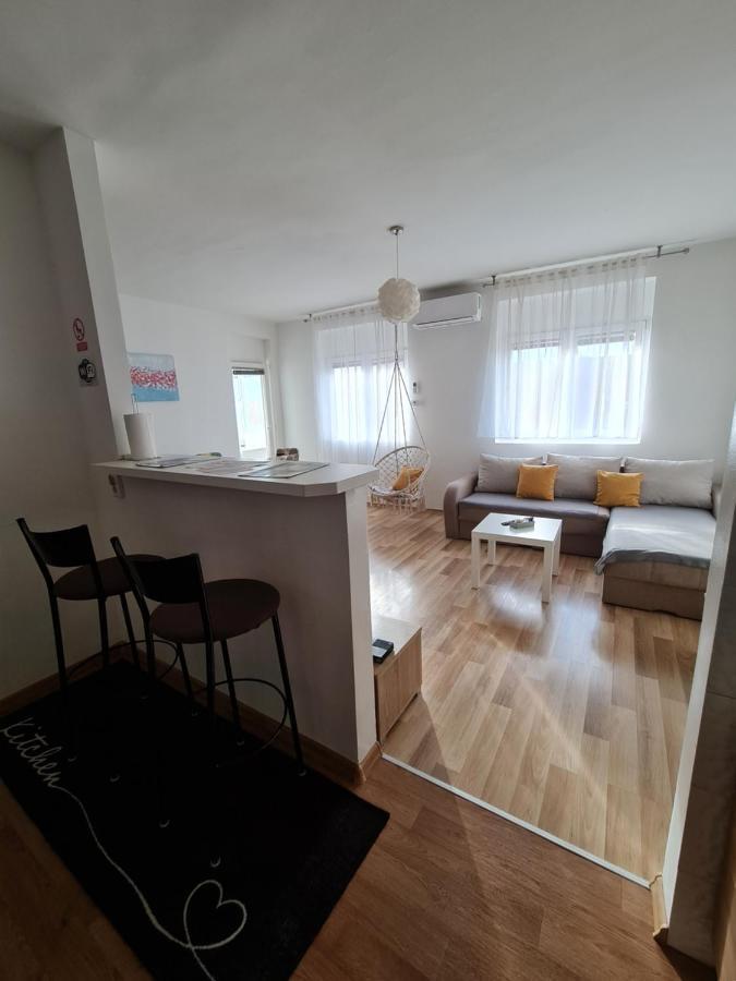 Apartment Pemper - Self check in&check out Otočac Esterno foto