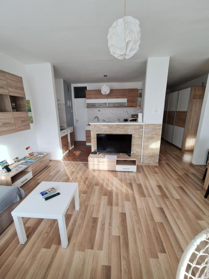 Apartment Pemper - Self check in&check out Otočac Esterno foto
