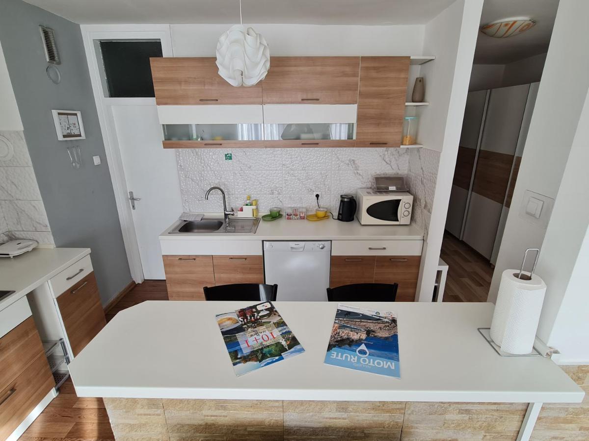 Apartment Pemper - Self check in&check out Otočac Esterno foto