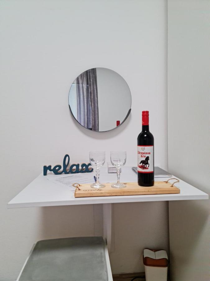 Apartment Pemper - Self check in&check out Otočac Esterno foto