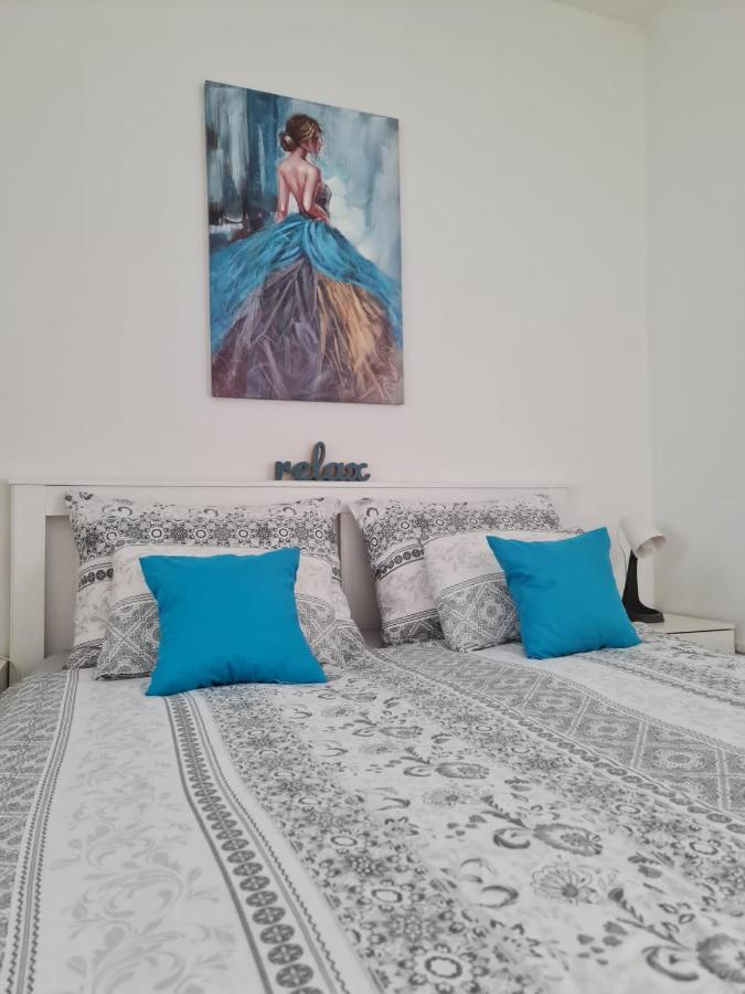 Apartment Pemper - Self check in&check out Otočac Esterno foto