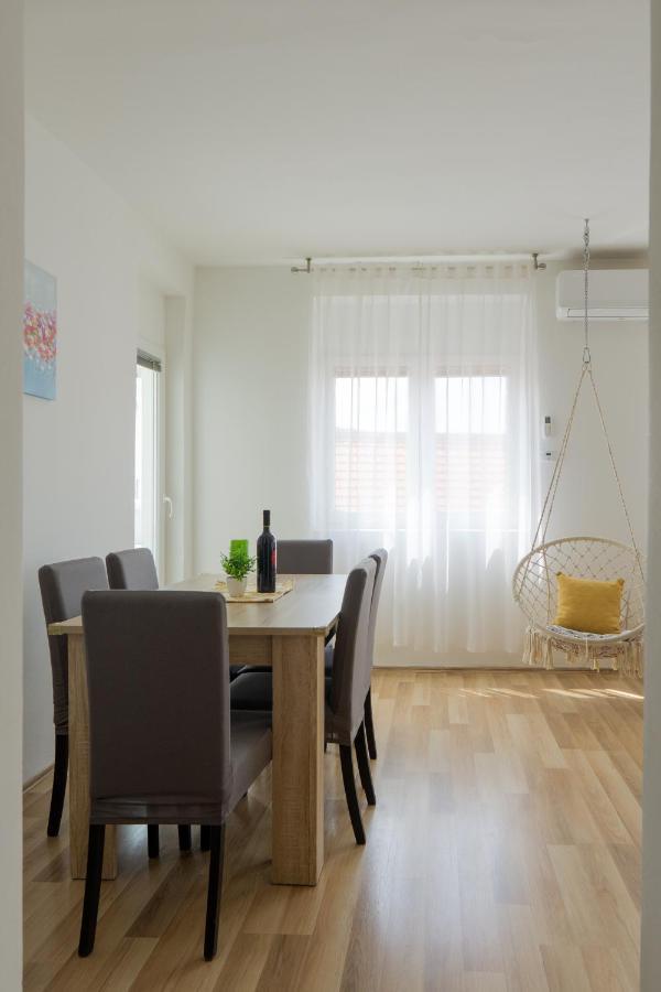 Apartment Pemper - Self check in&check out Otočac Esterno foto