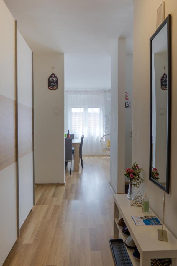 Apartment Pemper - Self check in&check out Otočac Esterno foto