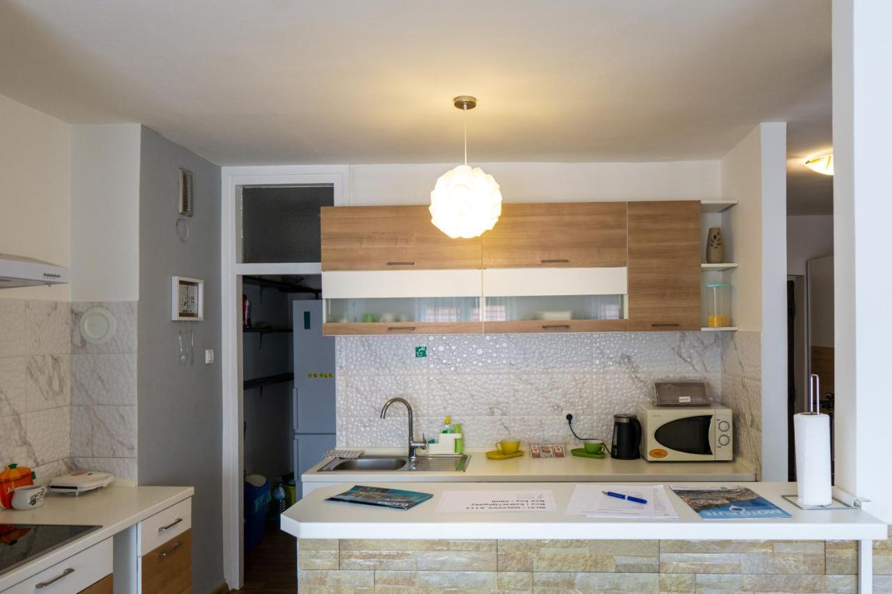 Apartment Pemper - Self check in&check out Otočac Esterno foto