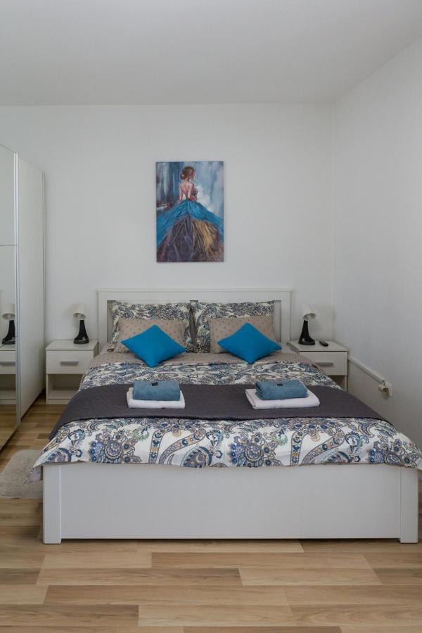 Apartment Pemper - Self check in&check out Otočac Esterno foto