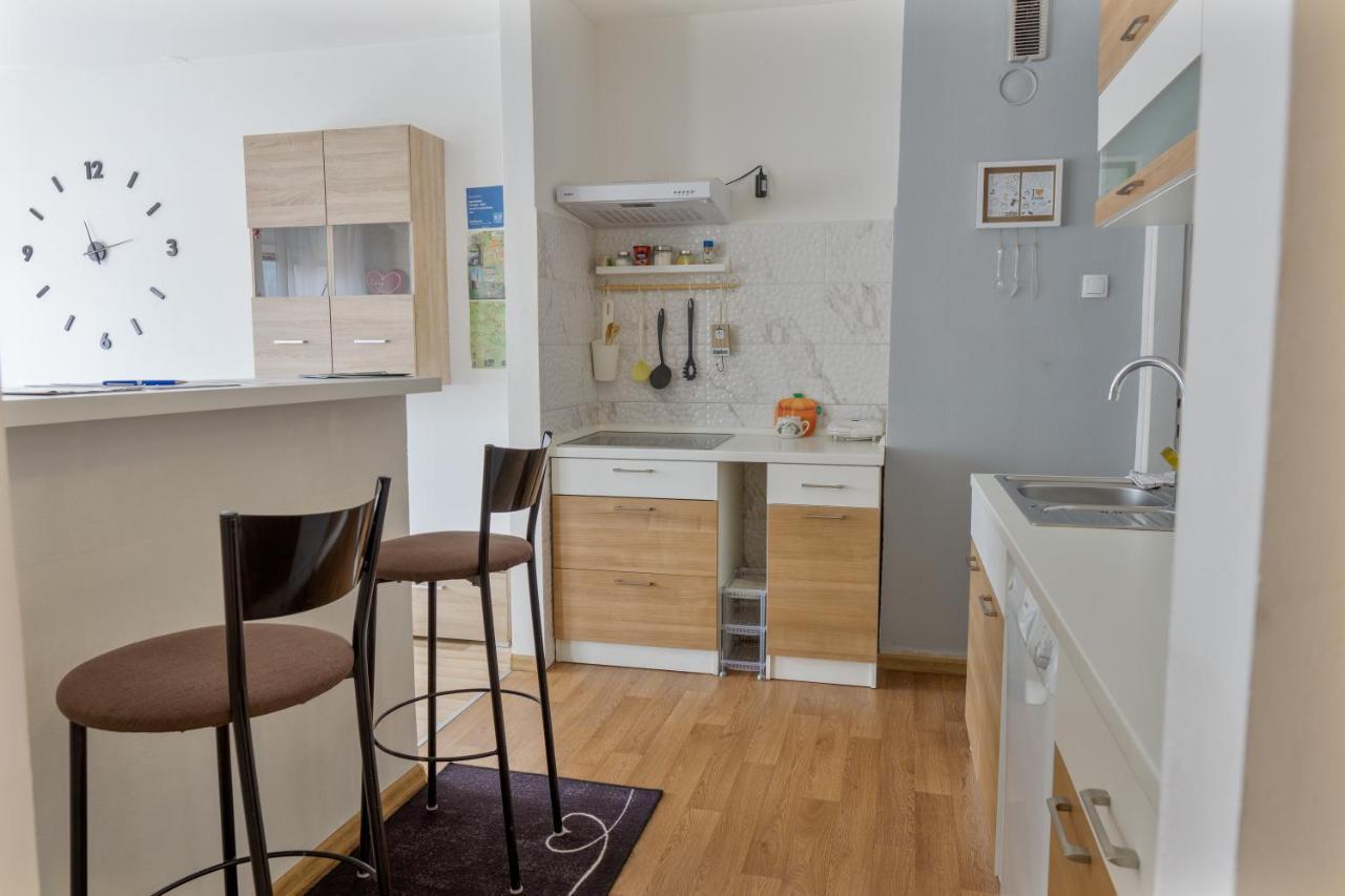Apartment Pemper - Self check in&check out Otočac Esterno foto